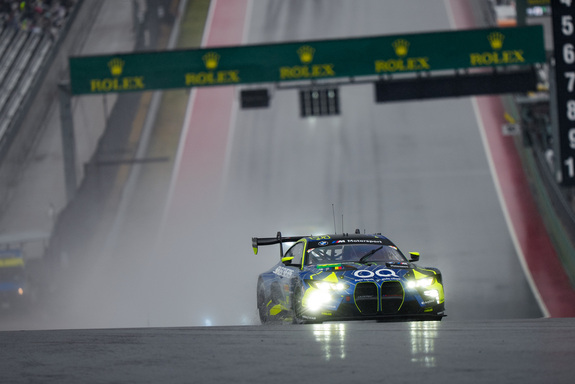 BMW M4 GT3 im Regen WEC