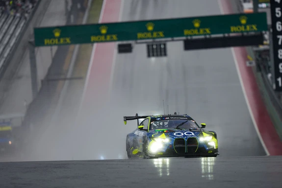 BMW M4 GT3 im Regen WEC